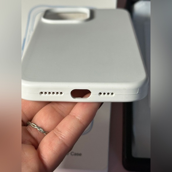 iPhone 14 Pro Max White Silicone Phone case 2 Screen Protector include - Picture 4 of 4